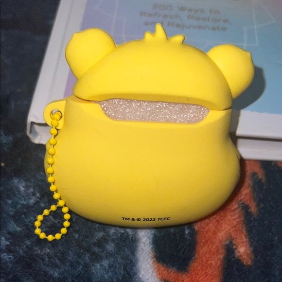 Yellow AirPods Case with Heart Design - Picture 6 of 6